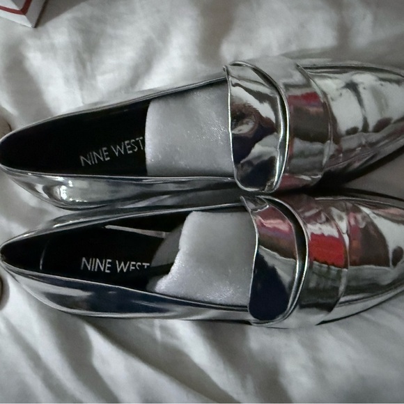 Nine West Metallic Silver Flats - Picture 2 of 6